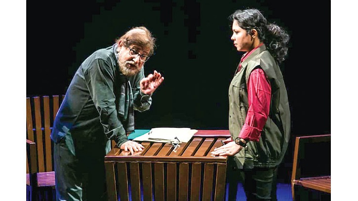 আবারও ঢাকার মঞ্চে মঞ্চস্থ হতে যাচ্ছে `রিমান্ড’ আবারও ঢাকার মঞ্চে মঞ্চস্থ হতে যাচ্ছে `রিমান্ড’