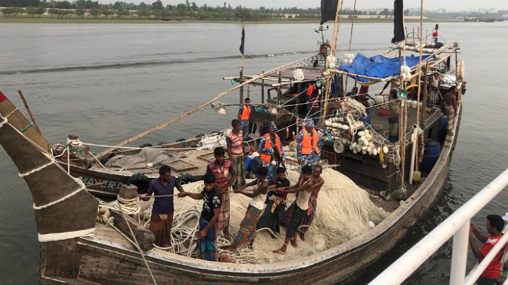 গভীর সাগরে ১০ দিন ভাসমান ২১ জেলে উদ্ধার গভীর সাগরে ১০ দিন ভাসমান ২১ জেলে উদ্ধার