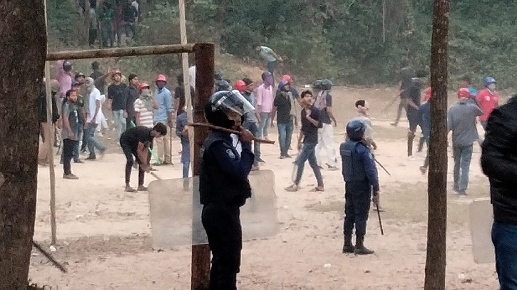 খাবার টেবিলে বাগবিতণ্ডা, চবি ছাত্রলীগের দুই পক্ষের সংঘর্ষে আহত ৭