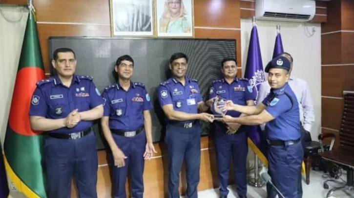 এবার পঞ্চম বারের মতো ঢাকা রেঞ্জে শ্রেষ্ঠ গাজীপুরের পুলিশ সুপার এবার পঞ্চম বারের মতো ঢাকা রেঞ্জে শ্রেষ্ঠ গাজীপুরের পুলিশ সুপার