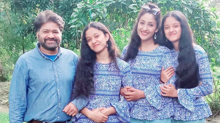 টুইন কন্যা টাপুর-টুপুরের অনন্য সাফল্য টুইন কন্যা টাপুর-টুপুরের অনন্য সাফল্য