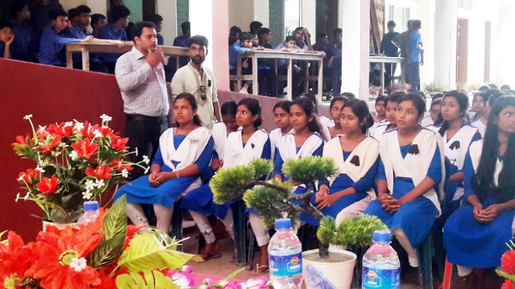 নড়াইলে `বঙ্গবন্ধু ও সাম্প্রদায়িক-সম্প্রীতির বাংলাদেশ` শীর্ষক সভা নড়াইলে `বঙ্গবন্ধু ও সাম্প্রদায়িক-সম্প্রীতির বাংলাদেশ` শীর্ষক সভা