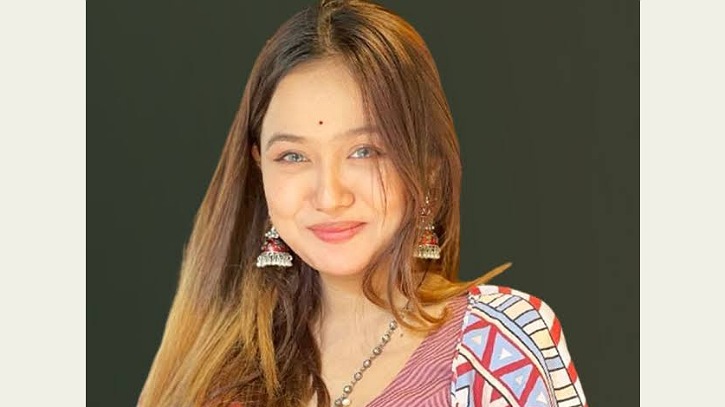 চমকের বিরুদ্ধে ডিরেক্টরস গিল্ডের নিষেধাজ্ঞা, সন্তুষ্ট নয় শিল্পী সংঘ চমকের বিরুদ্ধে ডিরেক্টরস গিল্ডের নিষেধাজ্ঞা, সন্তুষ্ট নয় শিল্পী সংঘ