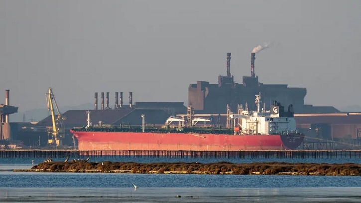 ইরানের তেল বিক্রিতে নিষেধাজ্ঞা শিথিল যুক্তরাষ্ট্রের