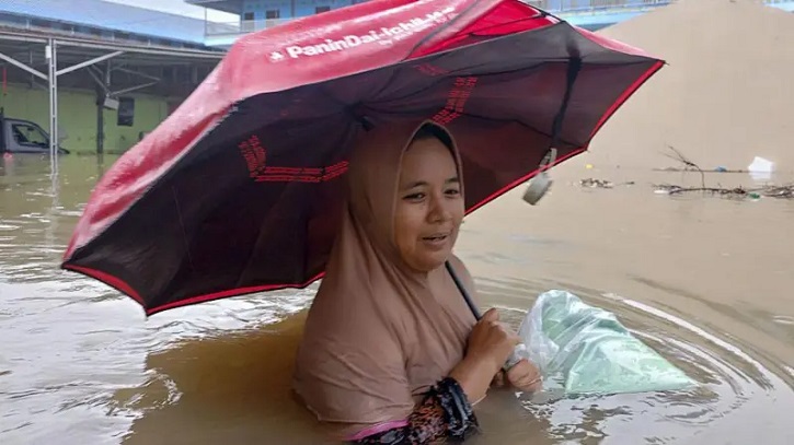 ইন্দোনেশিয়ায় মৃতের সংখ্যা ৫০০ ছাড়িয়েছে, ফুরিয়ে আসছে খাবার, নেই ইন্টারনেট