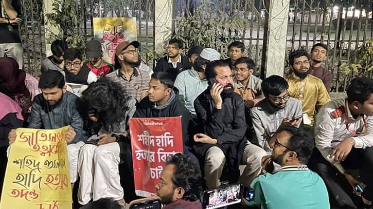 যমুনার সামনে ইনকিলাব মঞ্চের অবস্থান