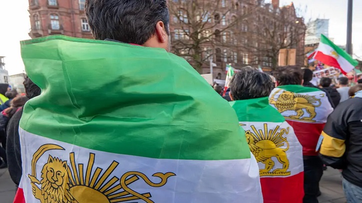 তিন বিক্ষোভকারীর মৃত্যুদণ্ড কার্যকর করলো ইরান