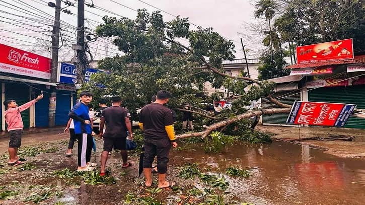 ঘূর্ণিঝড় ‘মিধিলি’র আঘাতে ৭ জনের প্রাণহানি ঘূর্ণিঝড় ‘মিধিলি’র আঘাতে ৭ জনের প্রাণহানি