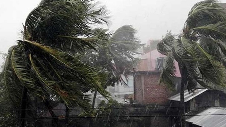 দুপুরের মধ্যে ১৭ জেলায় ৮০ কি.মি. বেগে ঝড়ের আশঙ্কা দুপুরের মধ্যে ১৭ জেলায় ৮০ কি.মি. বেগে ঝড়ের আশঙ্কা