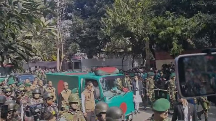 মানিক মিয়া অ্যাভিনিউয়ের পথে খালেদা জিয়ার মরদেহ