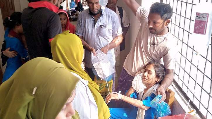 বজ্রপাতের বিকট শব্দে কলাপাড়ায় অজ্ঞান ছয় শিক্ষার্থী বজ্রপাতের বিকট শব্দে কলাপাড়ায় অজ্ঞান ছয় শিক্ষার্থী