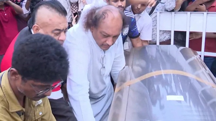 দেশে ফিরল কারিনার মরদেহ, নেওয়া হবে শহীদ মিনারে দেশে ফিরল কারিনার মরদেহ, নেওয়া হবে শহীদ মিনারে