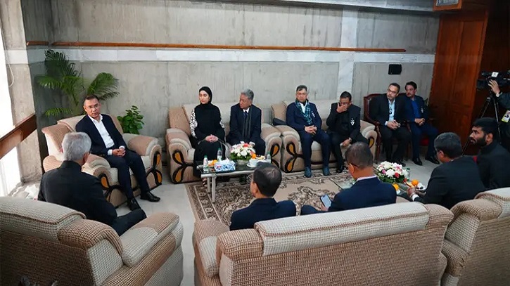 খালেদা জিয়ার জানাজায় অংশ নিচ্ছেন ৩২ দেশের কূটনীতিক