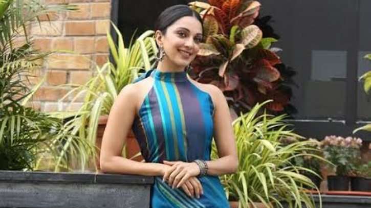 খোলামেলা ড্রেসে ঝড় তুললেন কিয়ারা খোলামেলা ড্রেসে ঝড় তুললেন কিয়ারা