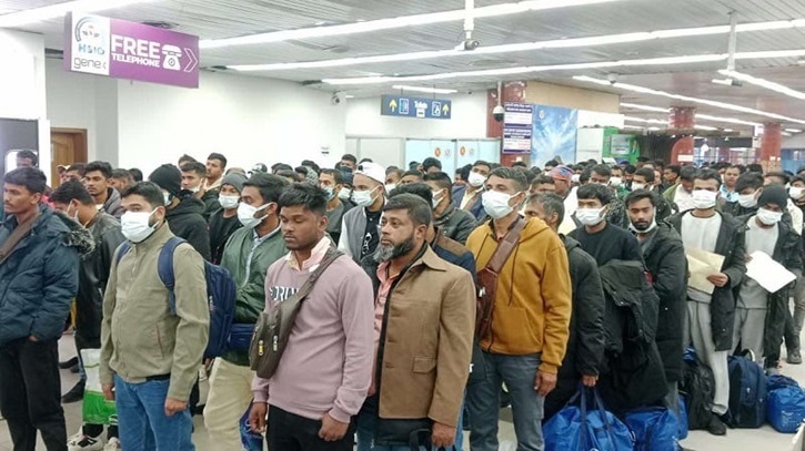 লিবিয়া ও তিউনিসিয়া থেকে দেশে ফিরলেন ১৬১ বাংলাদেশি লিবিয়া ও তিউনিসিয়া থেকে দেশে ফিরলেন ১৬১ বাংলাদেশি
