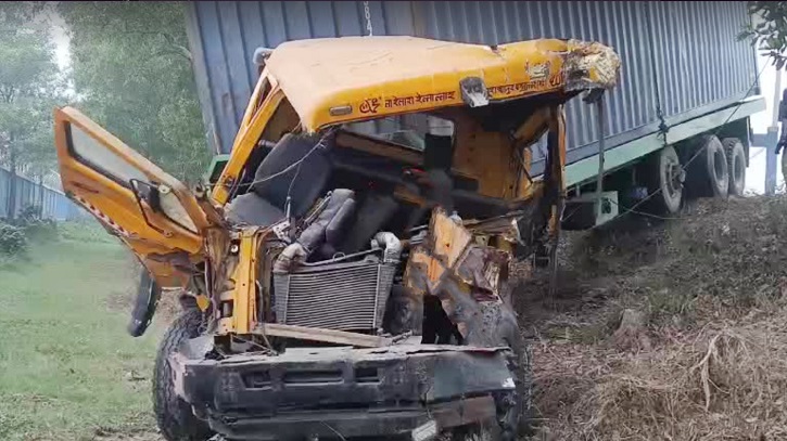 ঢাকা-চট্টগ্রাম মহাসড়কে ২ লরির সংঘর্ষ, চালক-হেলপার নিহত