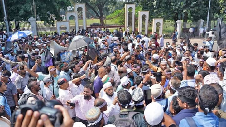 আন্দোলনরত শিক্ষকদের নতুন কর্মসূচি ঘোষণা আন্দোলনরত শিক্ষকদের নতুন কর্মসূচি ঘোষণা