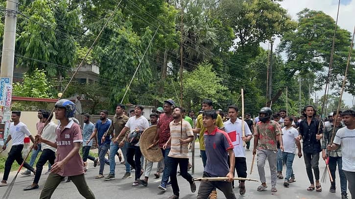 মাদারীপুরে আন্দোলনকারীদের ওপর হামলা: পানিতে ডুবে একজনের মৃত্যু, নিখোঁজ ৩ জন মাদারীপুরে আন্দোলনকারীদের ওপর হামলা: পানিতে ডুবে একজনের মৃত্যু, নিখোঁজ ৩ জন