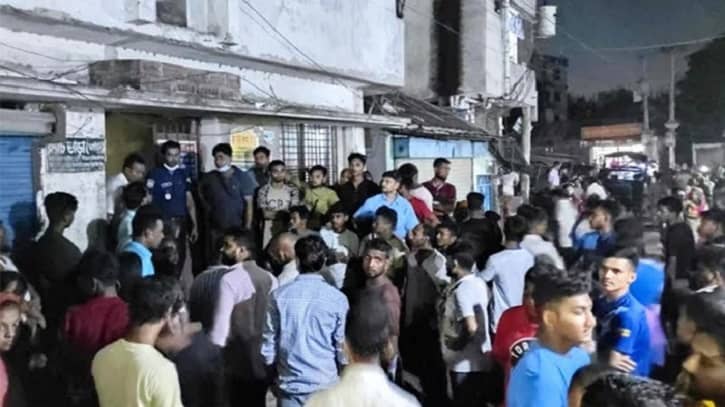 নিজ ঘরে স্বামী-স্ত্রী ও সন্তানের গলাকাটা লাশ নিজ ঘরে স্বামী-স্ত্রী ও সন্তানের গলাকাটা লাশ