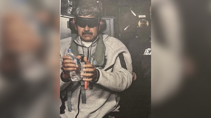 মাদুরোর আটকাবস্থার ছবি প্রকাশ ট্রাম্পের, বেঁধে রাখা হয়েছে চোখ