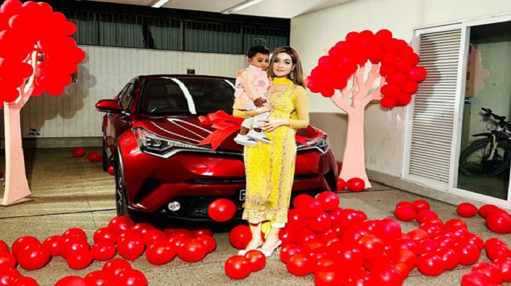 ছেলের জন্মদিনে ৩৫ লাখের গাড়ি উপহার মাহির ছেলের জন্মদিনে ৩৫ লাখের গাড়ি উপহার মাহির