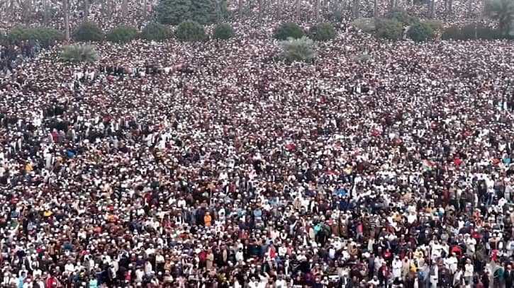 মানিক মিয়াতে জায়গা সংকট, মানুষের কাতার কারওয়ান বাজার ছাড়িয়ে