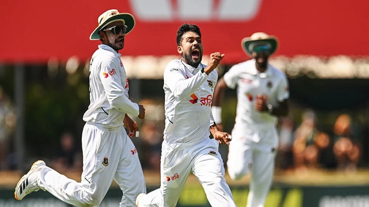 ইতিহাস গড়লেন অলরাউন্ডার মিরাজ ইতিহাস গড়লেন অলরাউন্ডার মিরাজ