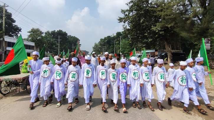 ঈদে মিলাদুন্নবী (স.)উদযাপন উপলক্ষে মেহেরপুরে বর্ণাঢ্য শোভাযাত্রা