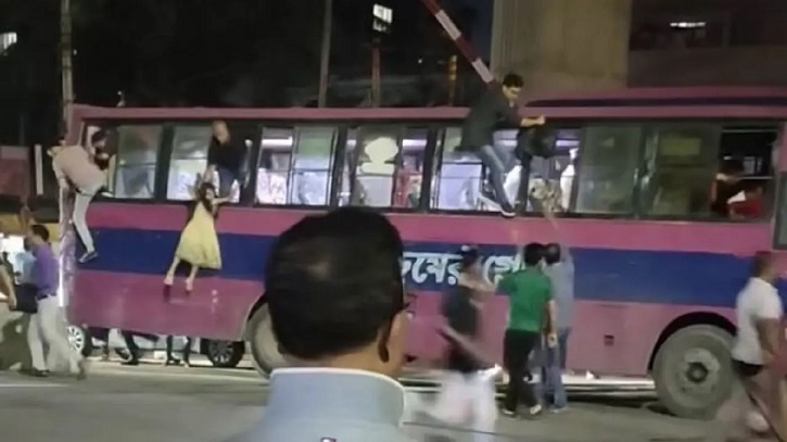 মগবাজার রেললাইনে বাস, কয়েক সেকেন্ডের জন্য রক্ষা পেলেন অর্ধশতাধিক যাত্রী