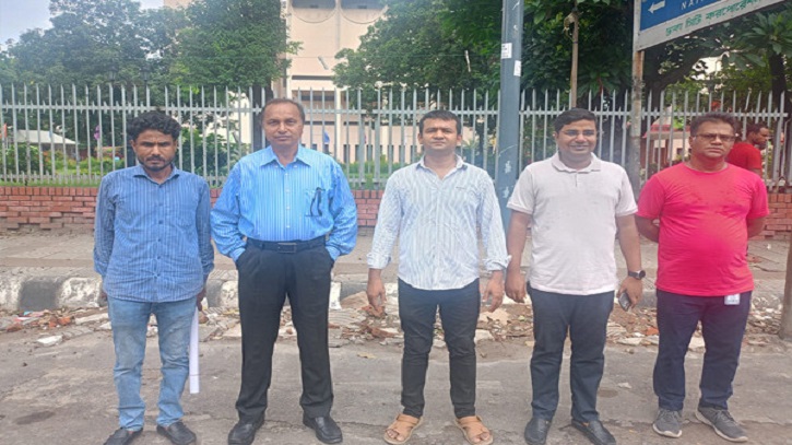 এবার শাহবাগে অবস্থান নিয়েছেন মুক্তিযোদ্ধার সন্তানরা