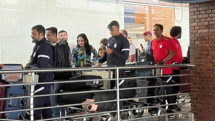 অচলাবস্থায় দুই দিন পর নেপাল থেকে দেশে ফিরছেন জামালরা অচলাবস্থায় দুই দিন পর নেপাল থেকে দেশে ফিরছেন জামালরা