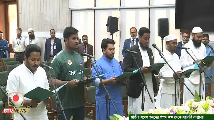 শপথ নিলেন এনসিপি`র নির্বাচিত সংসদ সদস্যরা
