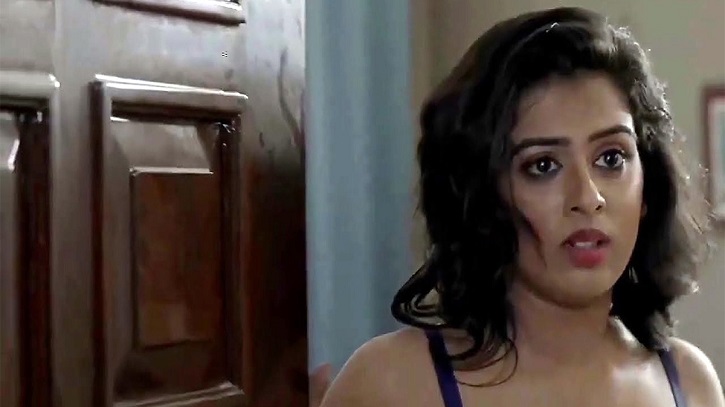 নাইট ড্রেস ওয়েব সিরিজ, সাহসী ও সংবেদনশীল দৃশ্য কাহিনী!