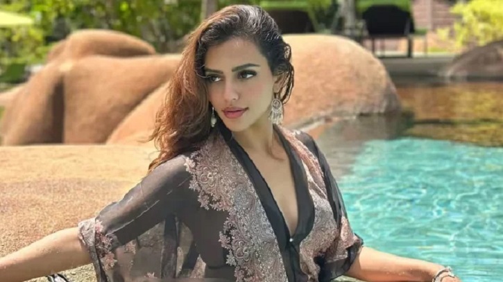 ‘পর্দার পেছনের গল্প আর কঠিন অভিজ্ঞতার কথা সোজাসাপ্টা জানালেন নুসরাত ফারিয়া’ ‘পর্দার পেছনের গল্প আর কঠিন অভিজ্ঞতার কথা সোজাসাপ্টা জানালেন নুসরাত ফারিয়া’