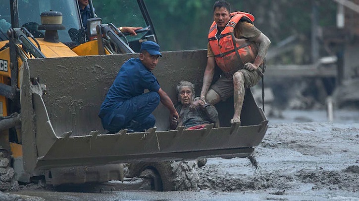 নেপাল-চীনে ভয়াবহ বন্যায় নিহত প্রায় ৭০০, নিখোঁজ ৩ হাজার নেপাল-চীনে ভয়াবহ বন্যায় নিহত প্রায় ৭০০, নিখোঁজ ৩ হাজার