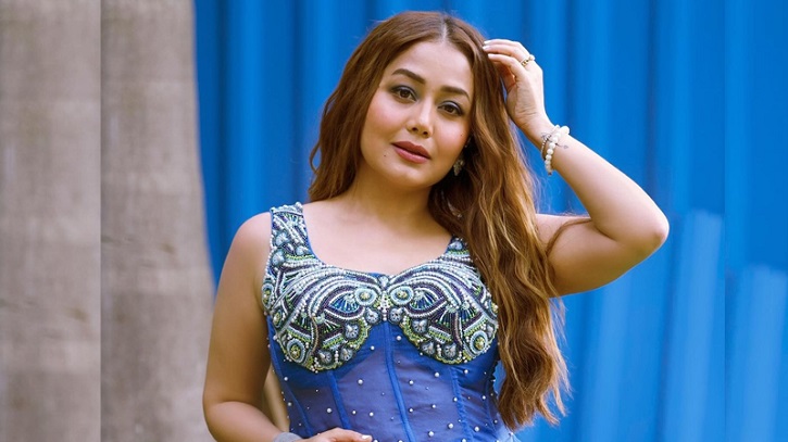 লাইভ স্টেজ পারফরম্যান্সে বিতর্কের মুখে নেহা কক্কর লাইভ স্টেজ পারফরম্যান্সে বিতর্কের মুখে নেহা কক্কর