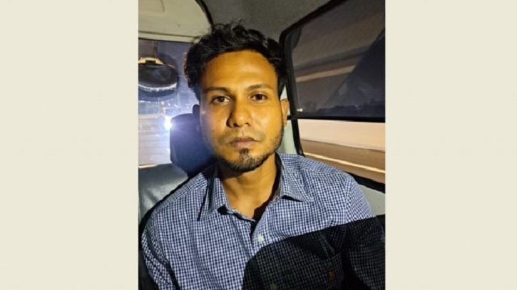 অনলাইন জুয়া চক্রের ‘মূলহোতা’ গ্রেফতার অনলাইন জুয়া চক্রের ‘মূলহোতা’ গ্রেফতার