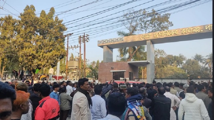 ডিসি‌‌ অফিস ঘেরাও করে ঘণ্টাব্যাপী বিক্ষোভ বিএনপির নেতাকর্মীদের