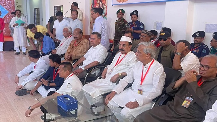রংপুরে পূজামণ্ডপ পরিদর্শন করলেন প্রধানমন্ত্রী