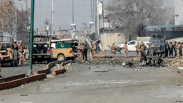 পাকিস্তানের ১২ শহরে অতর্কিত হামলা, ৮০ সেনা নিহত 