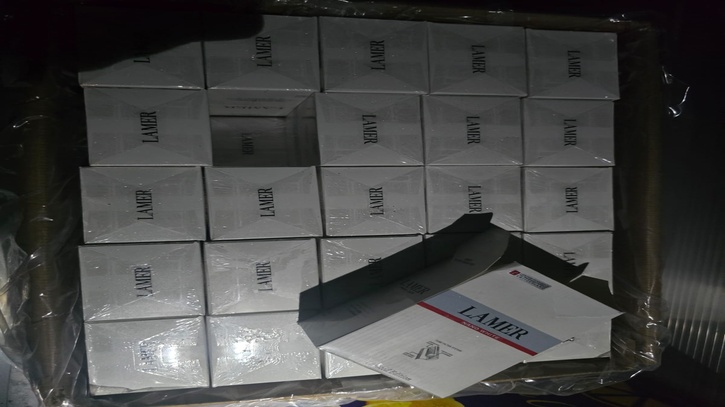 কমলালেবুর ঘোষণায় ১.২৫ কোটি শলাকা বিদেশী সিগারেট জব্দ কমলালেবুর ঘোষণায় ১.২৫ কোটি শলাকা বিদেশী সিগারেট জব্দ