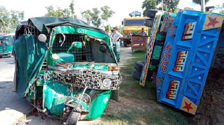 পিকআপ-সিএনজি অটোরিকশার সংঘর্ষে নিহত ৩
