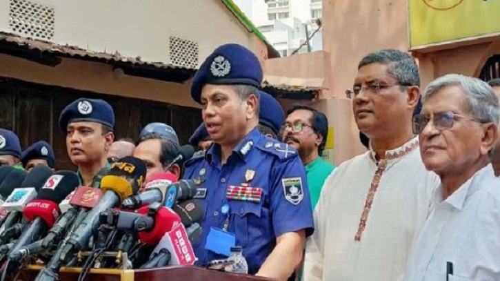 পূজায় জঙ্গি হামলার শঙ্কা নেই, সতর্ক অবস্থানে সব বাহিনী: আইজিপি পূজায় জঙ্গি হামলার শঙ্কা নেই, সতর্ক অবস্থানে সব বাহিনী: আইজিপি