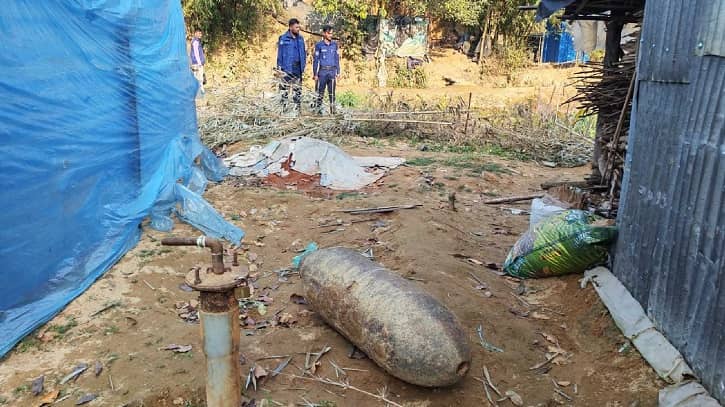 দেড় দশক ধরে শক্তিশালী বোমার ওপর চলছিল কাপড় ধোয়ার কাজ
