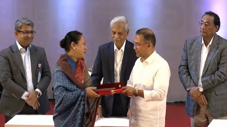 ৯ বিশিষ্ট ব্যক্তি ও এক প্রতিষ্ঠানকে একুশে পদক প্রদান করলেন প্রধানমন্ত্রী