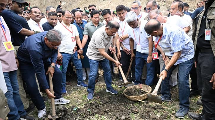 বাবার স্মৃতি বিজড়িত উলসী খাল পুনঃখনন করলেন প্রধানমন্ত্রী