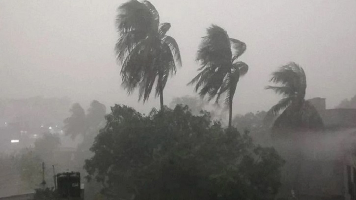 দেশের ১১ জেলায় দুপুরের মধ্যে ৬০ কিমি বেগে ঝড়