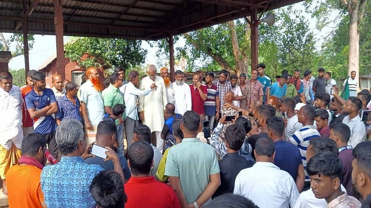 রাজশাহীতে রেলপথ অবরোধ, সারাদেশের সঙ্গে ট্রেন যোগাযোগ বন্ধ রাজশাহীতে রেলপথ অবরোধ, সারাদেশের সঙ্গে ট্রেন যোগাযোগ বন্ধ
