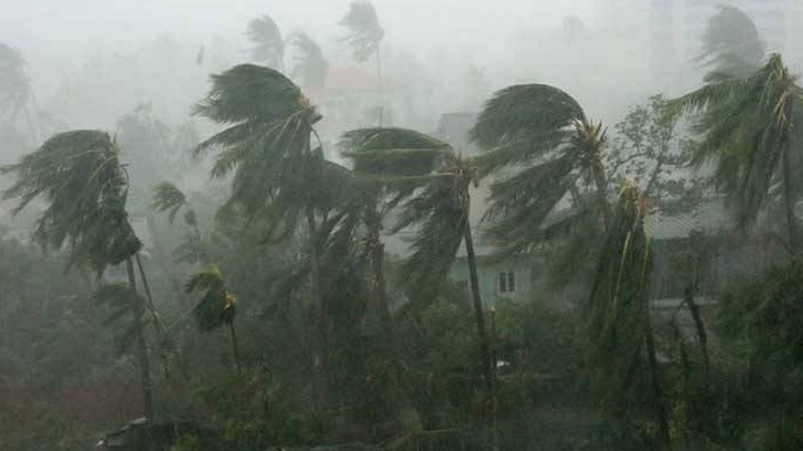 দুপুরের মধ্যে ৬০ কিমি বেগে ঝড়ের আশঙ্কা দুপুরের মধ্যে ৬০ কিমি বেগে ঝড়ের আশঙ্কা
