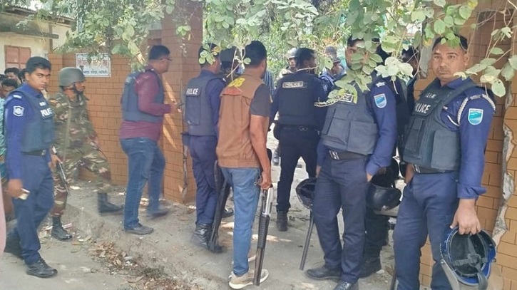 আধিপত্য বিস্তার দ্বন্দ্বে আওয়ামী লীগের দুই পক্ষের সংঘর্ষে নিহত ২ আধিপত্য বিস্তার দ্বন্দ্বে আওয়ামী লীগের দুই পক্ষের সংঘর্ষে নিহত ২